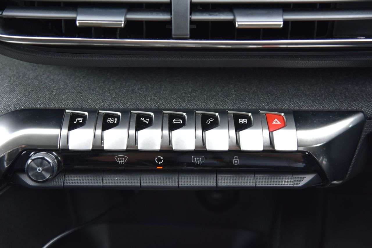 2020 PEUGEOT 3008 2020 PEUGEOT 3008