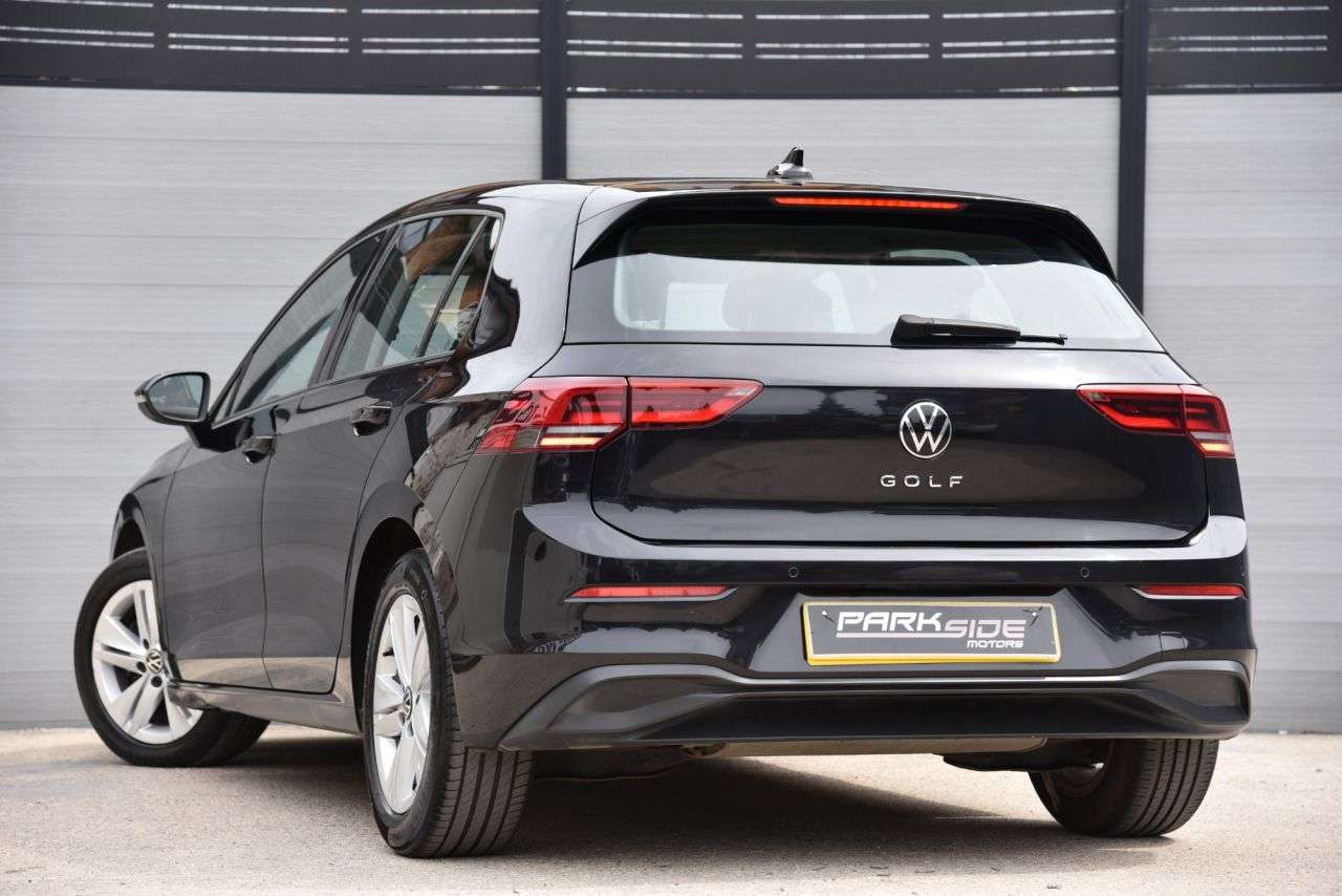 A 2021 VOLKSWAGEN GOLF 1.5 eTSI MHEV Life Hatchback 5dr Petrol Hybrid DSG Euro 6 (s/s) (150 ps) DI A 2021 VOLKSWAGEN GOLF 1.5 eTSI MHEV Life Hatchback 5dr Petrol Hybrid DSG Euro 6 (s/s) (150 ps) DI