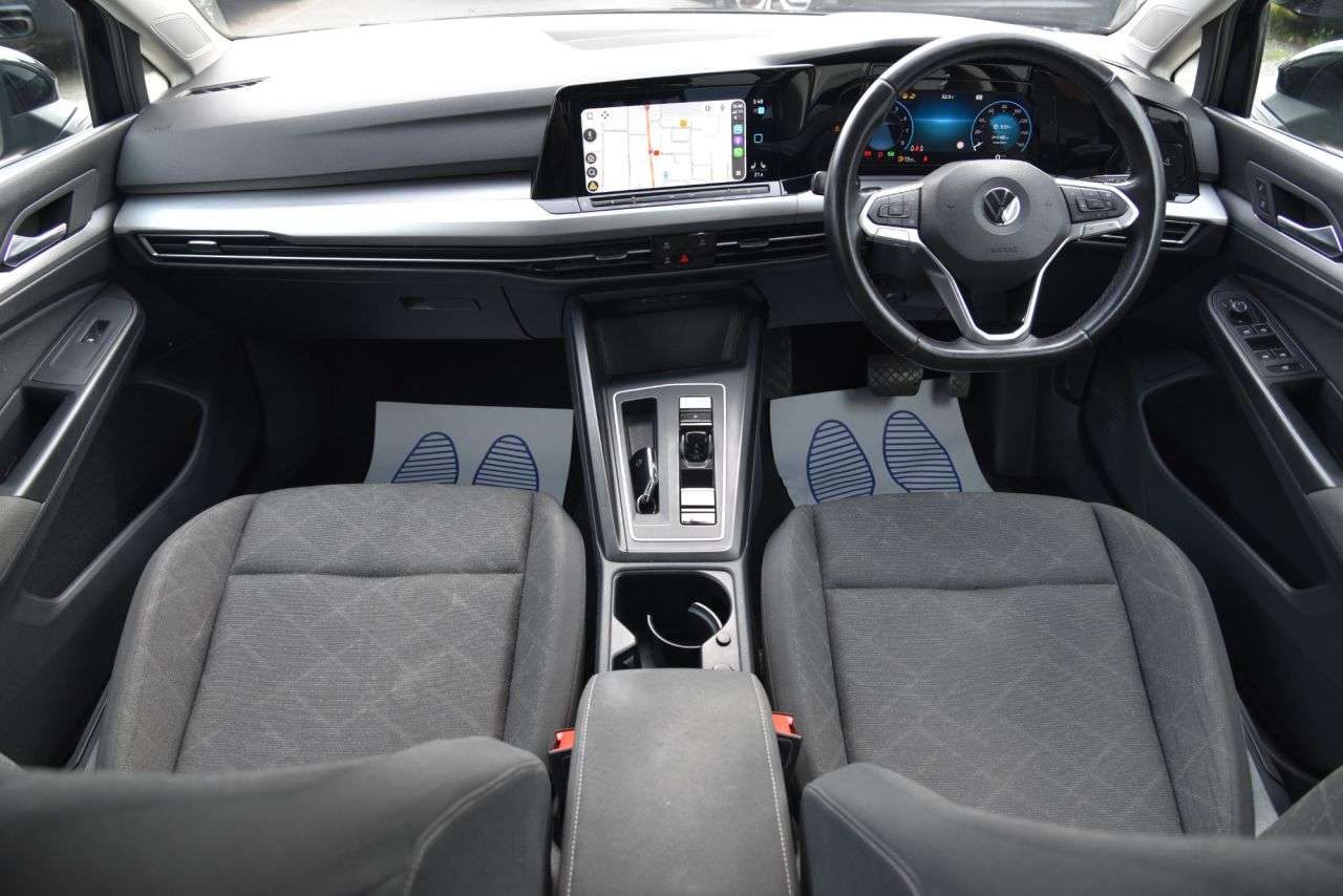 A 2021 VOLKSWAGEN GOLF 1.5 eTSI MHEV Life Hatchback 5dr Petrol Hybrid DSG Euro 6 (s/s) (150 ps) DI A 2021 VOLKSWAGEN GOLF 1.5 eTSI MHEV Life Hatchback 5dr Petrol Hybrid DSG Euro 6 (s/s) (150 ps) DI