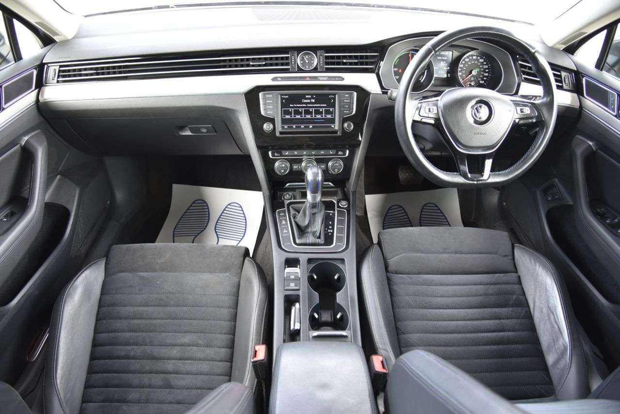 A 2017 VOLKSWAGEN PASSAT 1.4 TSI GTE Estate 5dr Petrol Plug-in Hybrid DSG Euro 6 (s/s) (218 ps) LEAT A 2017 VOLKSWAGEN PASSAT 1.4 TSI GTE Estate 5dr Petrol Plug-in Hybrid DSG Euro 6 (s/s) (218 ps) LEAT