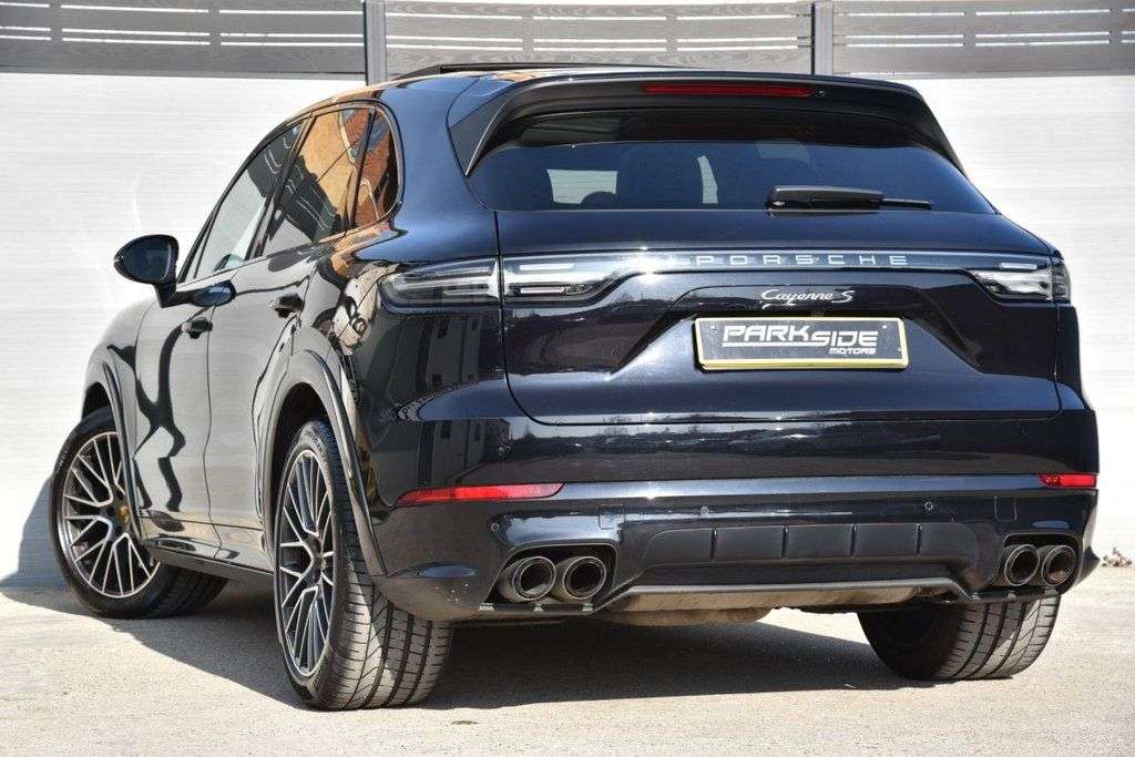 A 2023 PORSCHE CAYENNE 3.0 V6 E-Hybrid 17.9kWh Platinum Edition SUV 5dr Petrol Plug-in Hybrid Tipt A 2023 PORSCHE CAYENNE 3.0 V6 E-Hybrid 17.9kWh Platinum Edition SUV 5dr Petrol Plug-in Hybrid Tipt