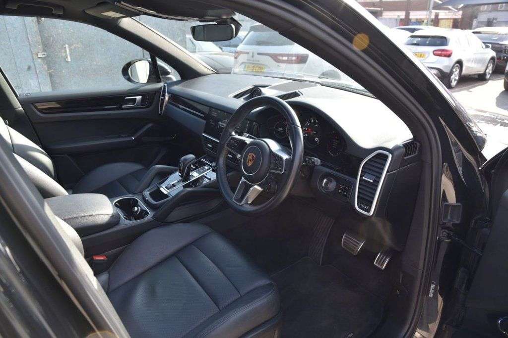 A 2023 PORSCHE CAYENNE 3.0 V6 E-Hybrid 17.9kWh Platinum Edition SUV 5dr Petrol Plug-in Hybrid Tipt A 2023 PORSCHE CAYENNE 3.0 V6 E-Hybrid 17.9kWh Platinum Edition SUV 5dr Petrol Plug-in Hybrid Tipt