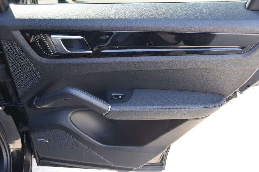 2023 PORSCHE CAYENNE 2023 PORSCHE CAYENNE