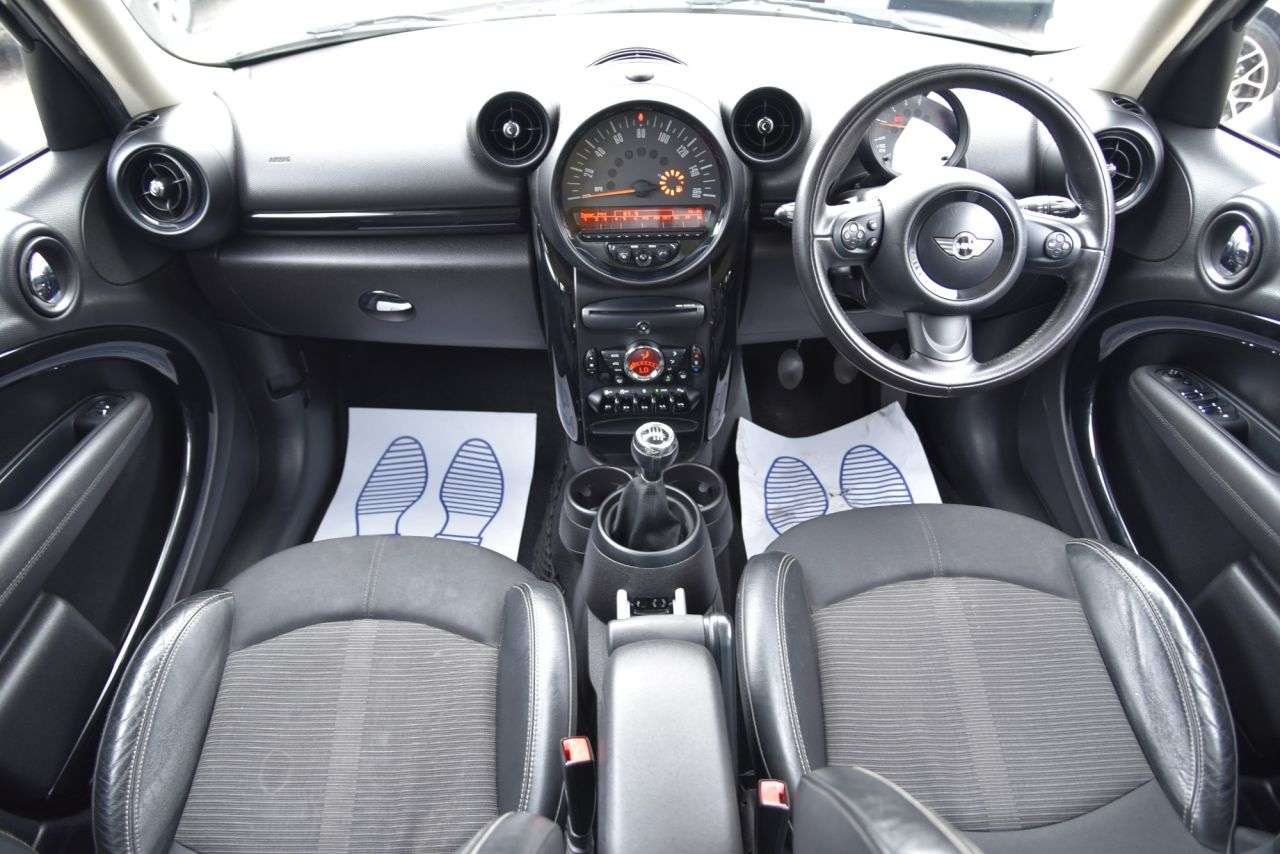 A 2015 MINI COUNTRYMAN 1.6 Cooper D SUV 5dr Diesel Manual Euro 5 (s/s) (112 ps) PRIVACY | ARMREST A 2015 MINI COUNTRYMAN 1.6 Cooper D SUV 5dr Diesel Manual Euro 5 (s/s) (112 ps) PRIVACY | ARMREST