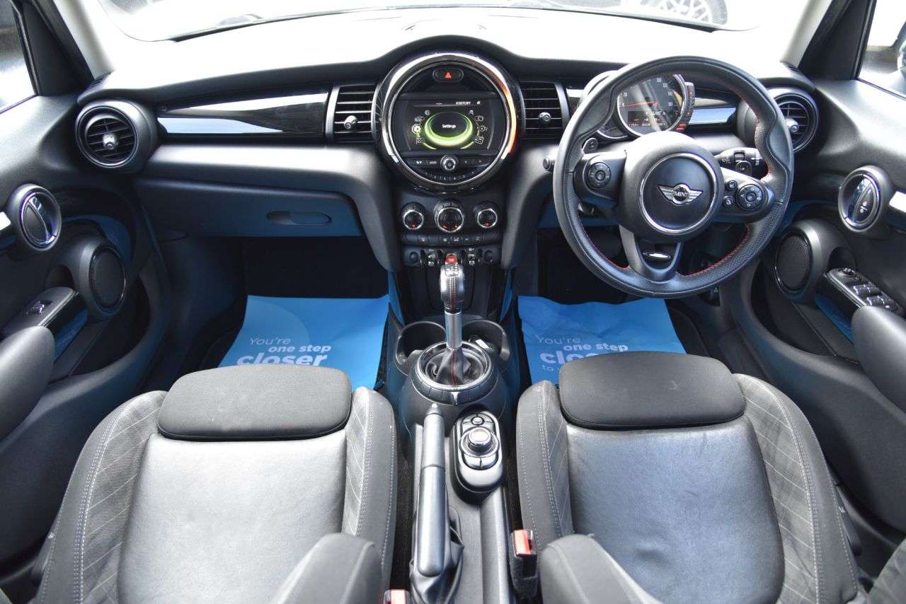 A 2016 MINI HATCH 2.0 Cooper S Hatchback 5dr Petrol Auto Euro 6 (s/s) (192 ps) 1 FORMER KEEPE A 2016 MINI HATCH 2.0 Cooper S Hatchback 5dr Petrol Auto Euro 6 (s/s) (192 ps) 1 FORMER KEEPE