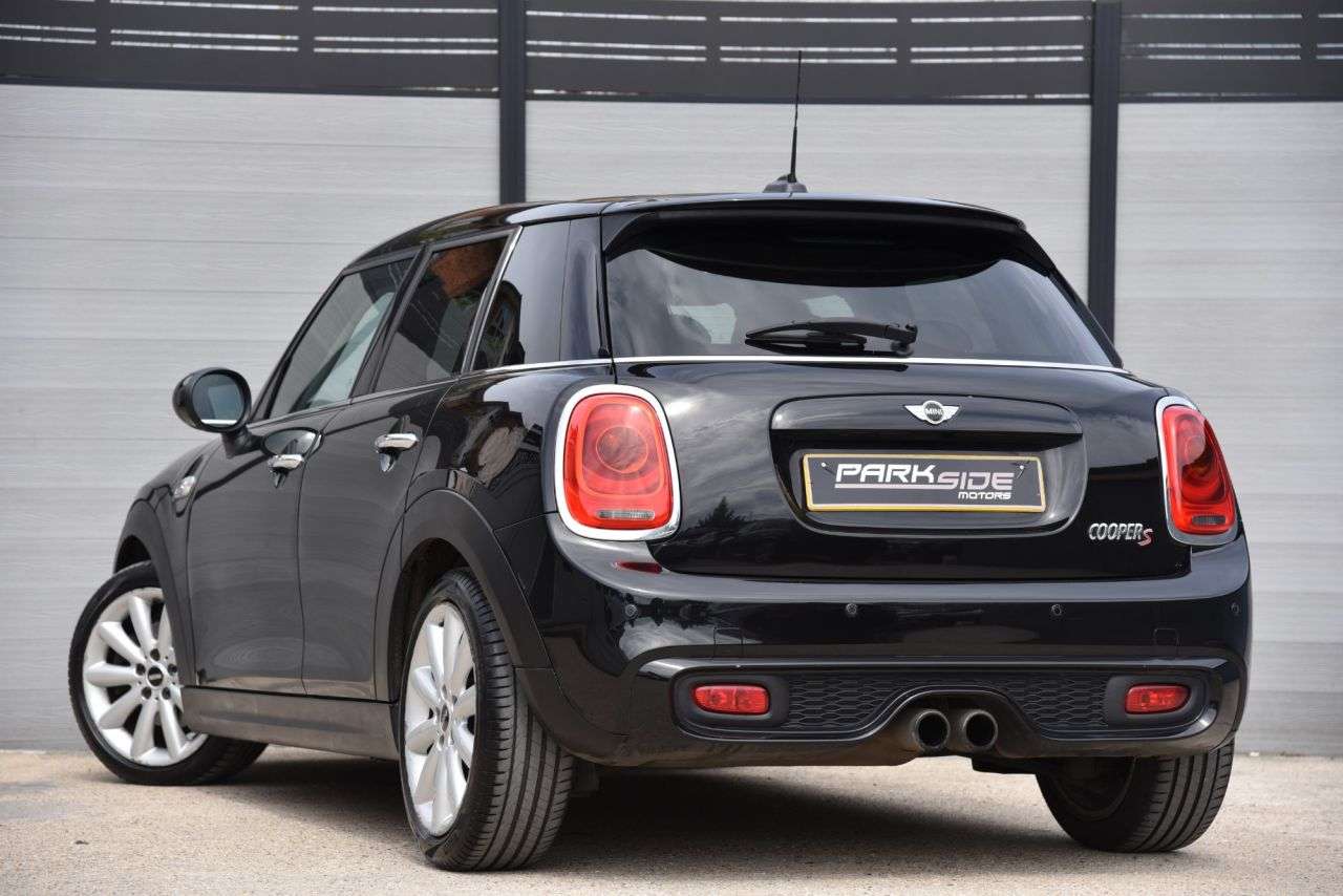 A 2016 MINI HATCH 2.0 Cooper S Hatchback 5dr Petrol Auto Euro 6 (s/s) (192 ps) 1 FORMER KEEPE A 2016 MINI HATCH 2.0 Cooper S Hatchback 5dr Petrol Auto Euro 6 (s/s) (192 ps) 1 FORMER KEEPE