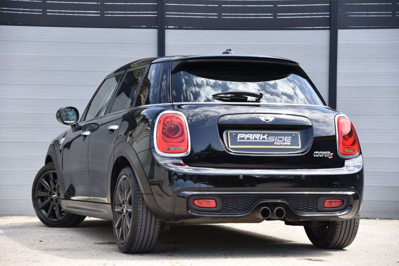 A 2016 MINI HATCH 2.0 Cooper S Hatchback 5dr Petrol Auto Euro 6 (s/s) (192 ps) 1 FORMER KEEPE A 2016 MINI HATCH 2.0 Cooper S Hatchback 5dr Petrol Auto Euro 6 (s/s) (192 ps) 1 FORMER KEEPE