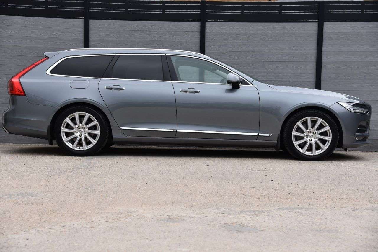 2017 VOLVO V90 2017 VOLVO V90