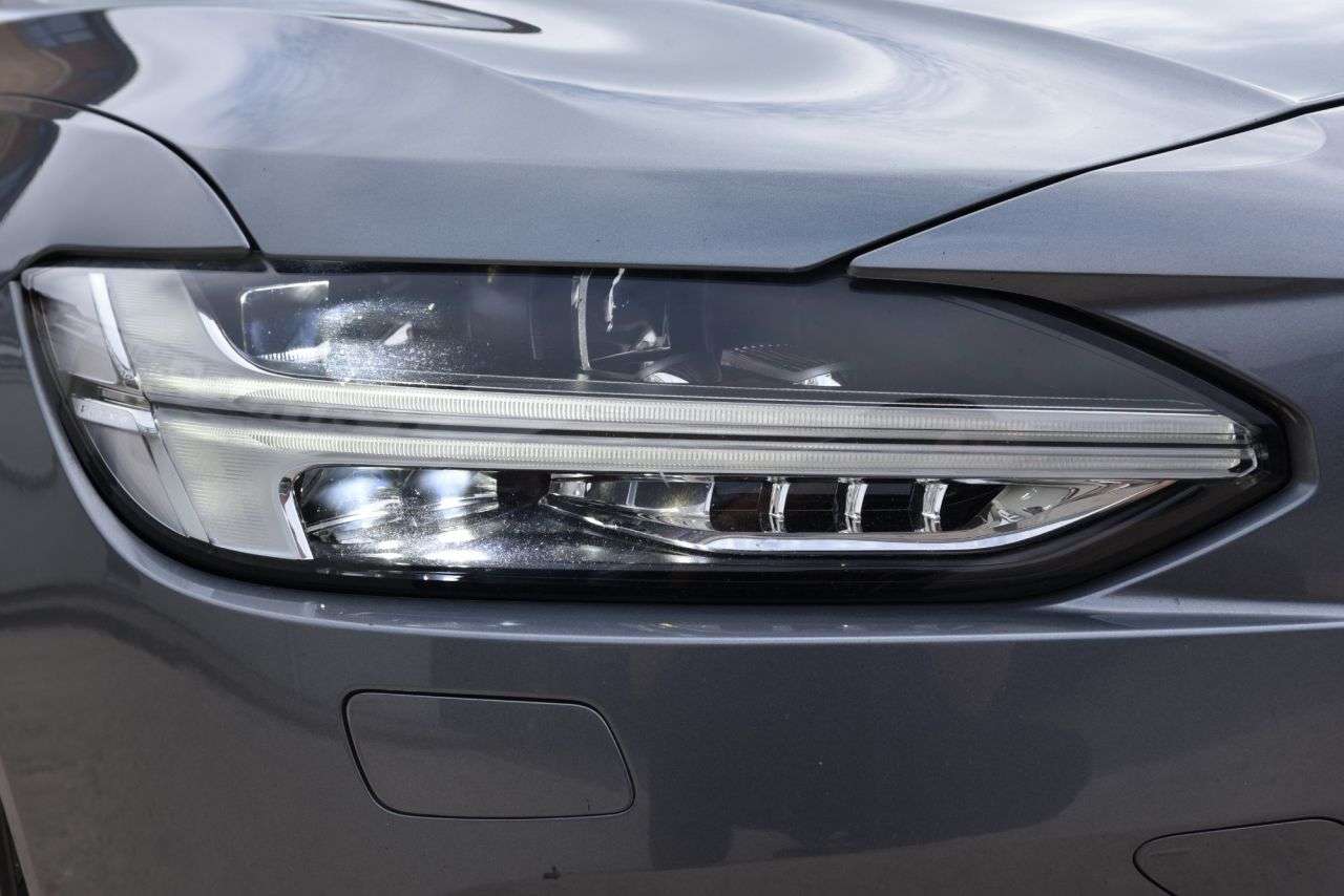 2017 VOLVO V90 2017 VOLVO V90