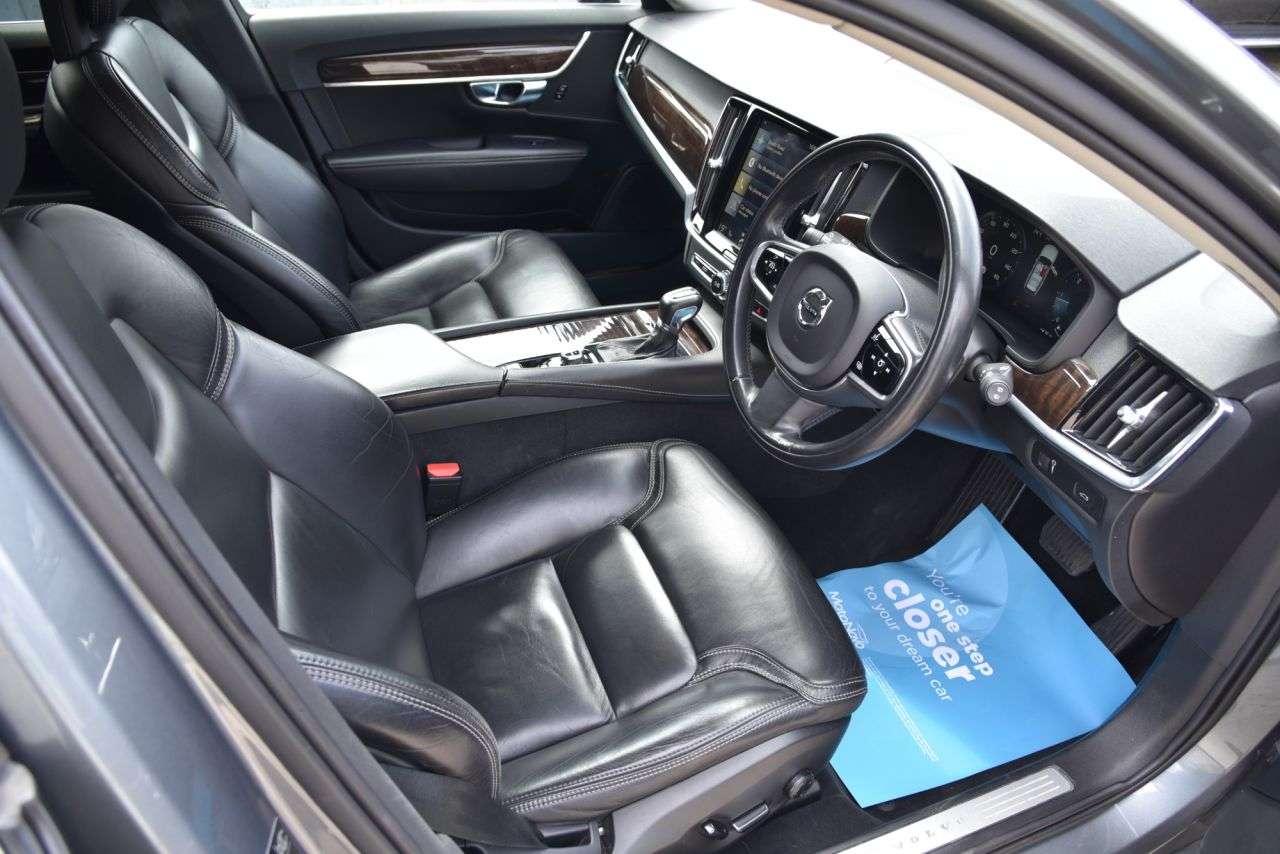 2017 VOLVO V90 2017 VOLVO V90