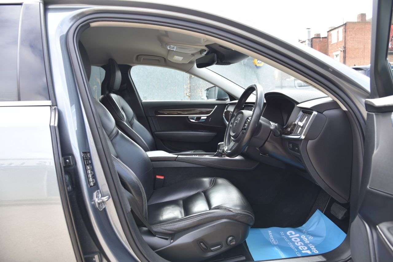 2017 VOLVO V90 2017 VOLVO V90
