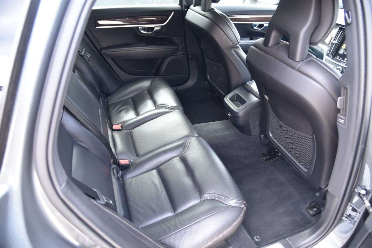 2017 VOLVO V90 2017 VOLVO V90