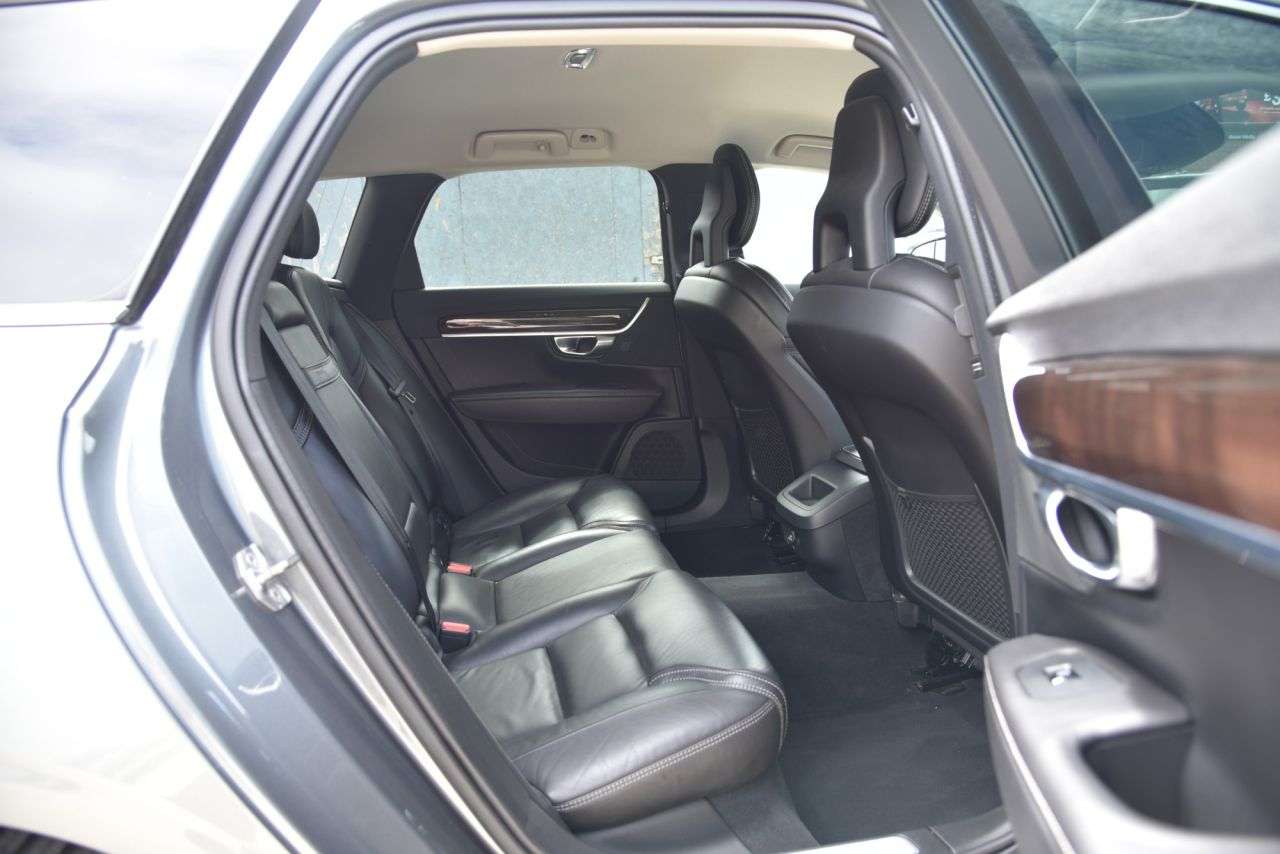 2017 VOLVO V90 2017 VOLVO V90