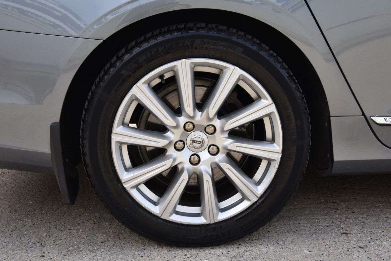 2017 VOLVO V90 2017 VOLVO V90