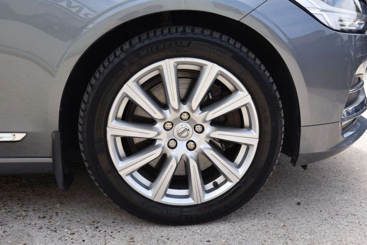 2017 VOLVO V90 2017 VOLVO V90