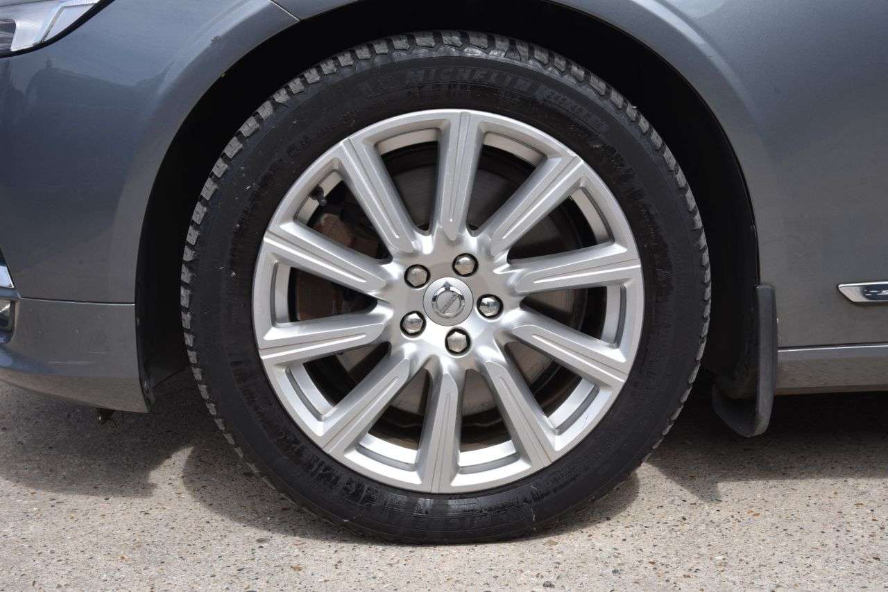 2017 VOLVO V90 2017 VOLVO V90
