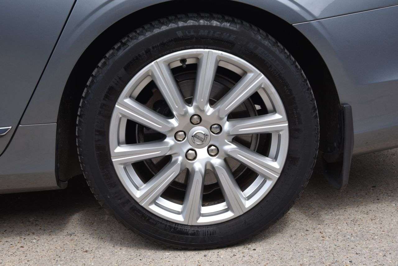 2017 VOLVO V90 2017 VOLVO V90