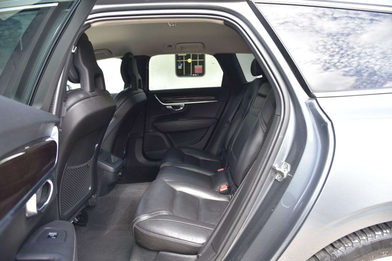 2017 VOLVO V90 2017 VOLVO V90