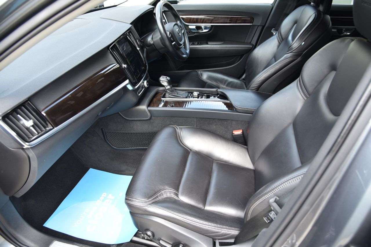 2017 VOLVO V90 2017 VOLVO V90