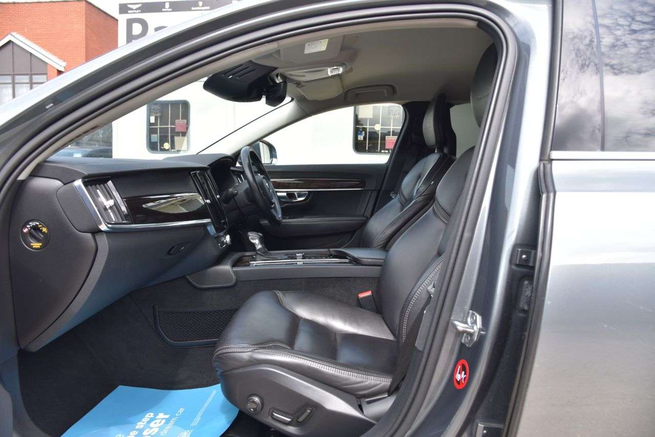 2017 VOLVO V90 2017 VOLVO V90