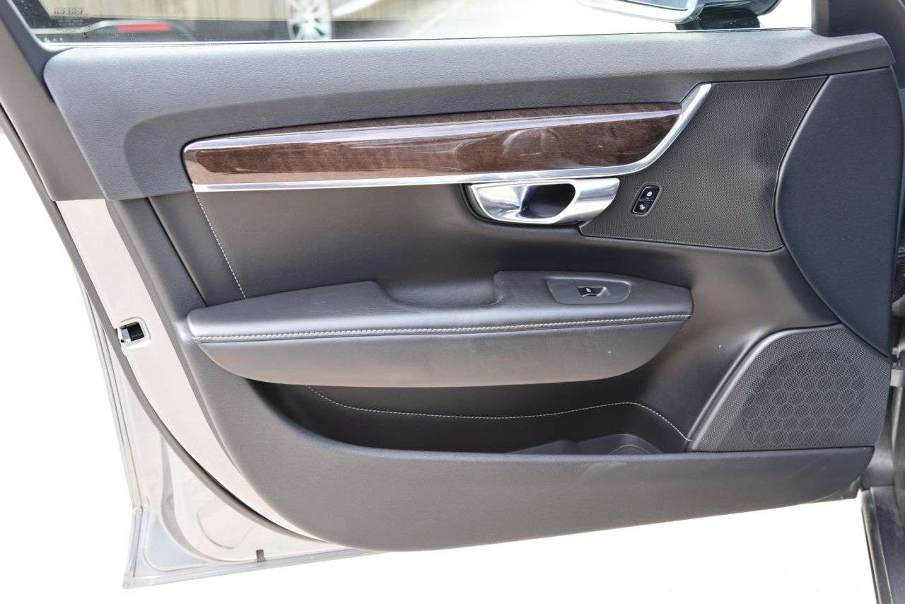 2017 VOLVO V90 2017 VOLVO V90