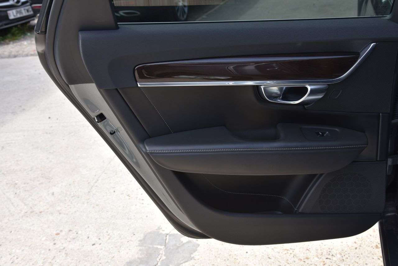 2017 VOLVO V90 2017 VOLVO V90