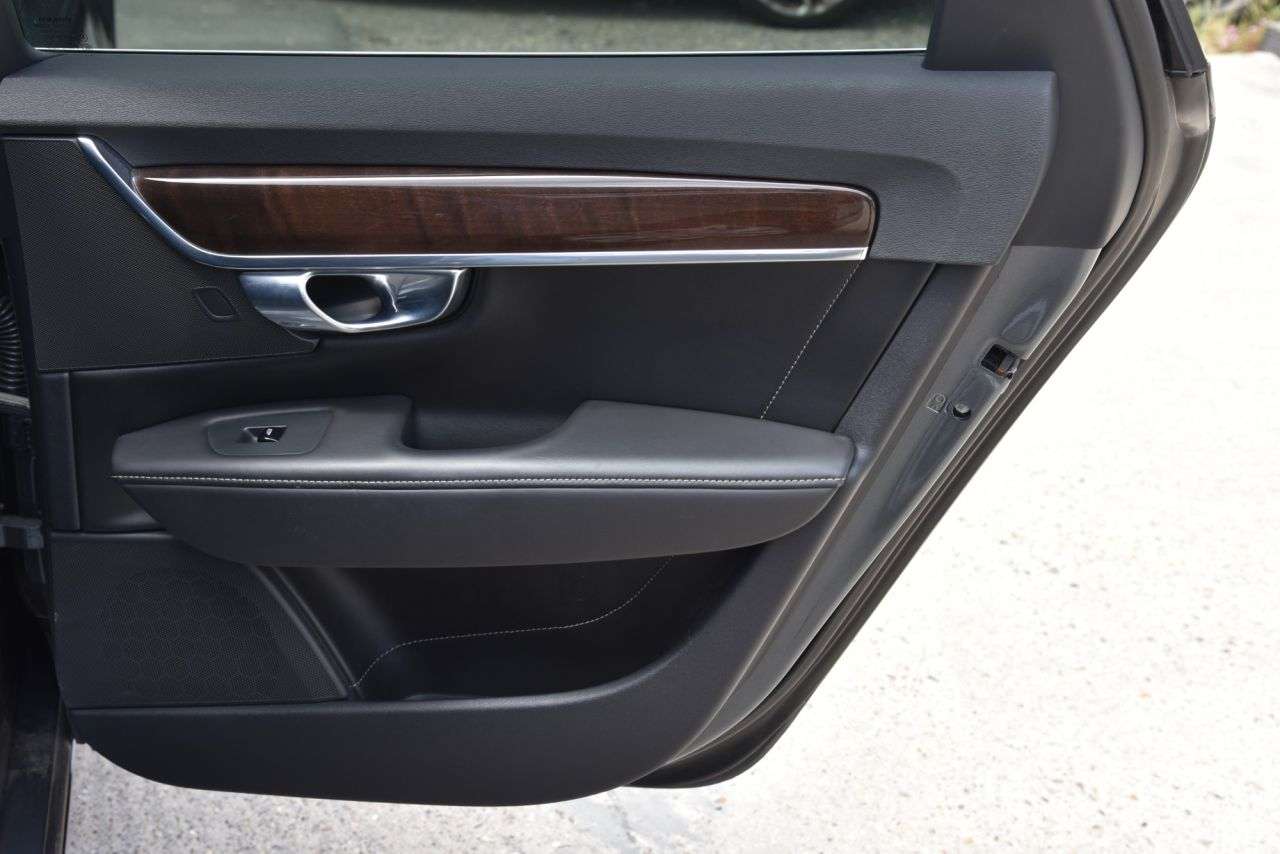 2017 VOLVO V90 2017 VOLVO V90