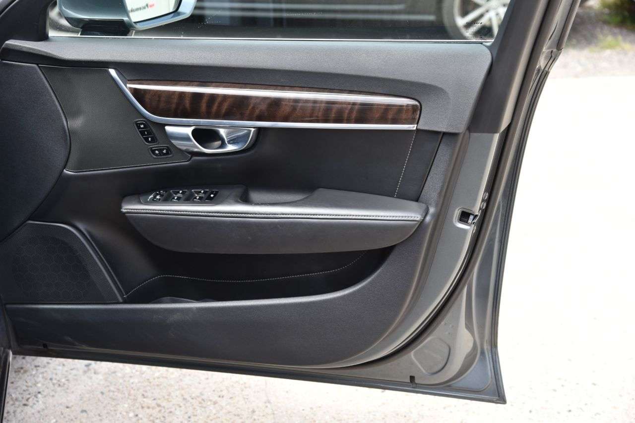 2017 VOLVO V90 2017 VOLVO V90
