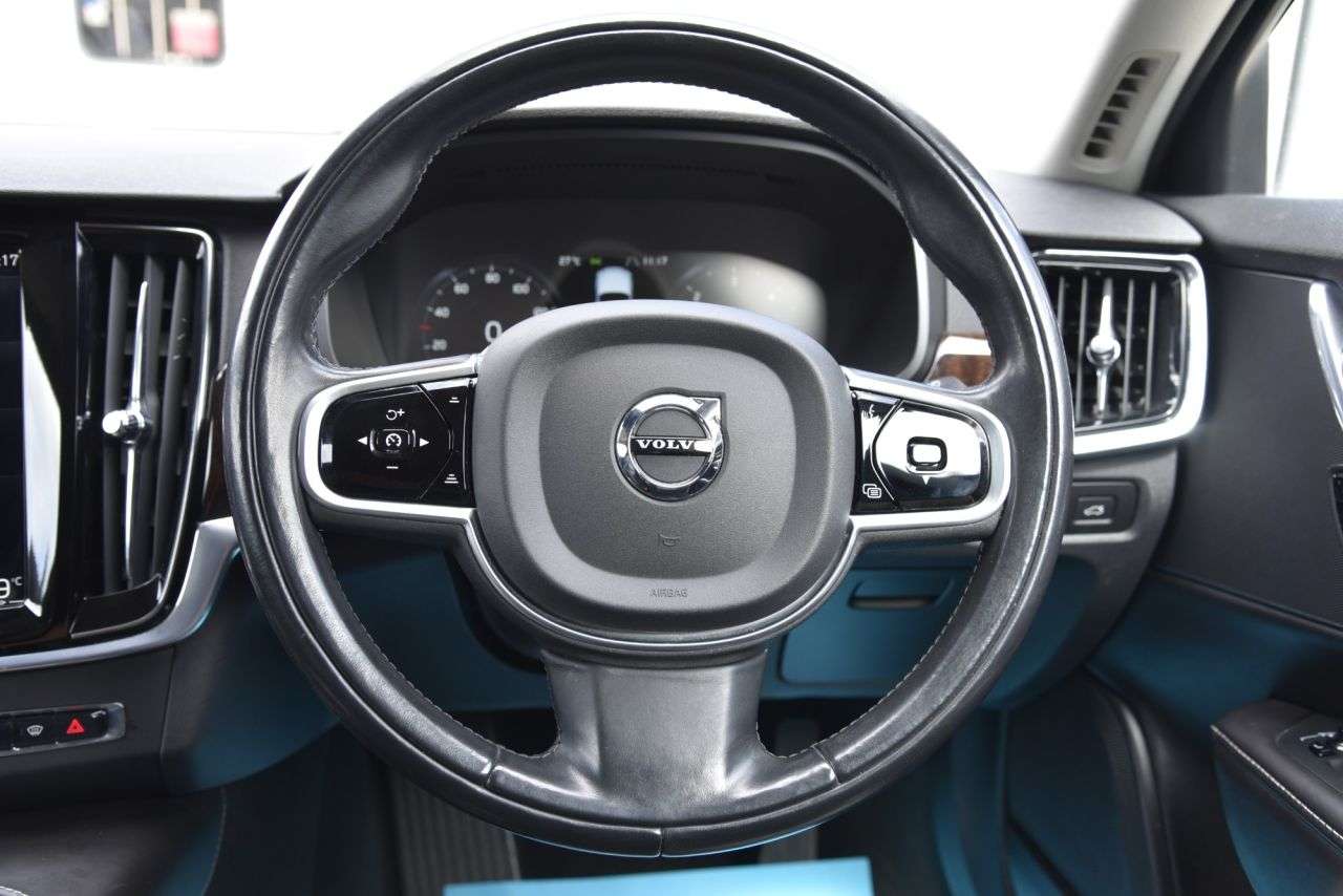 2017 VOLVO V90 2017 VOLVO V90