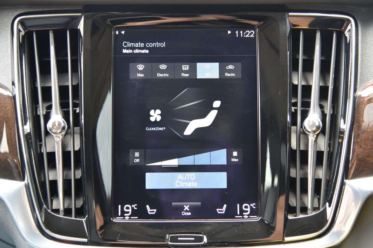 2017 VOLVO V90 2017 VOLVO V90