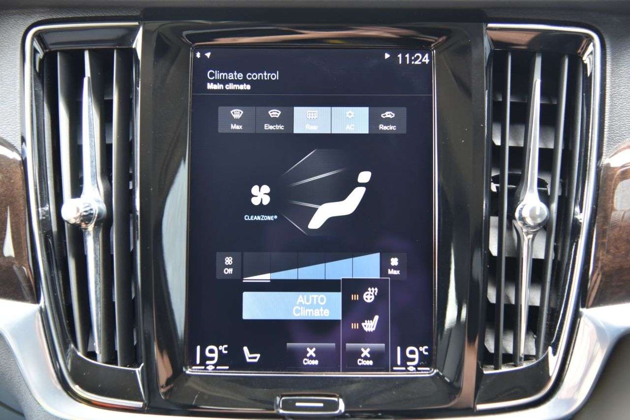2017 VOLVO V90 2017 VOLVO V90