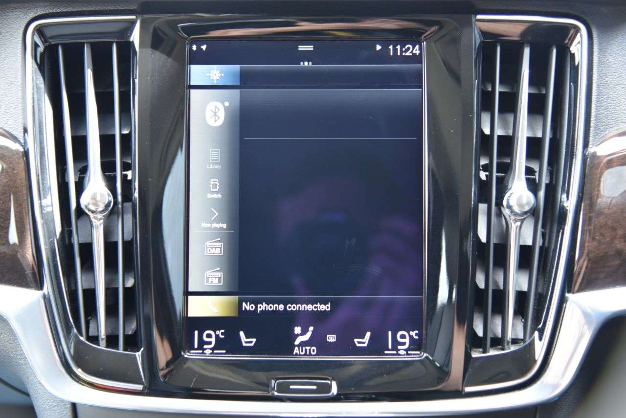 2017 VOLVO V90 2017 VOLVO V90