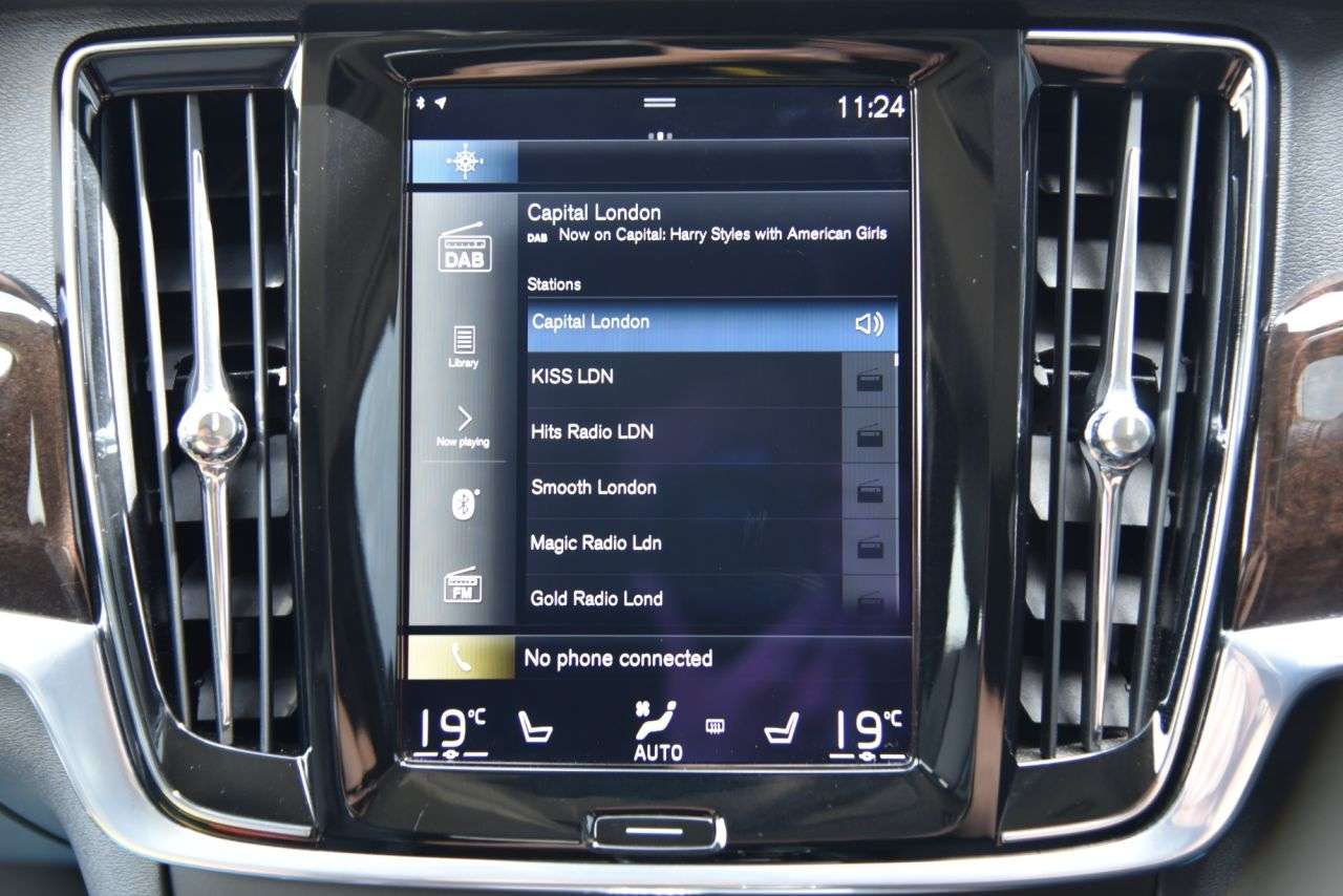 2017 VOLVO V90 2017 VOLVO V90