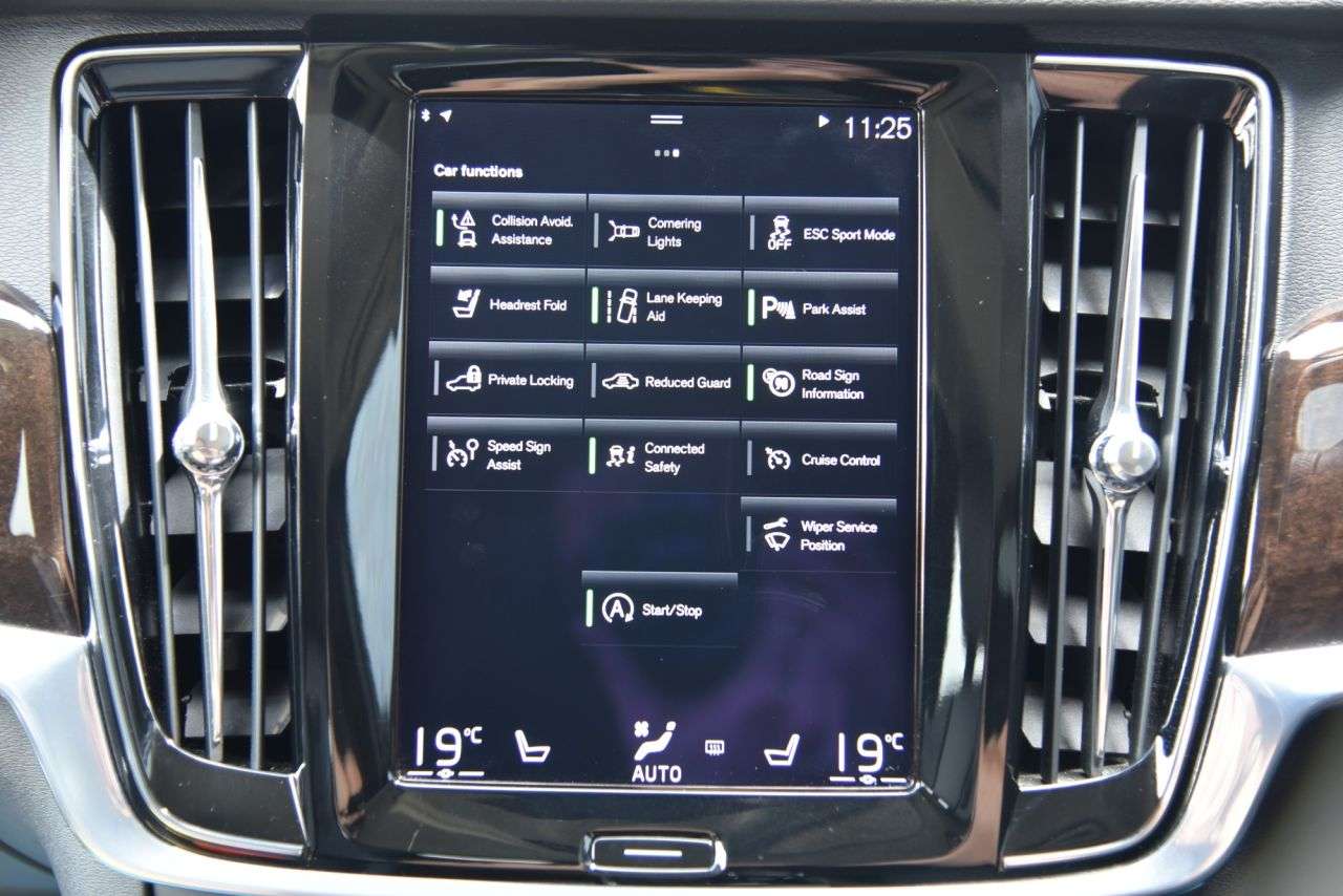 2017 VOLVO V90 2017 VOLVO V90