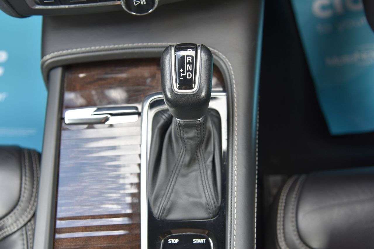 2017 VOLVO V90 2017 VOLVO V90