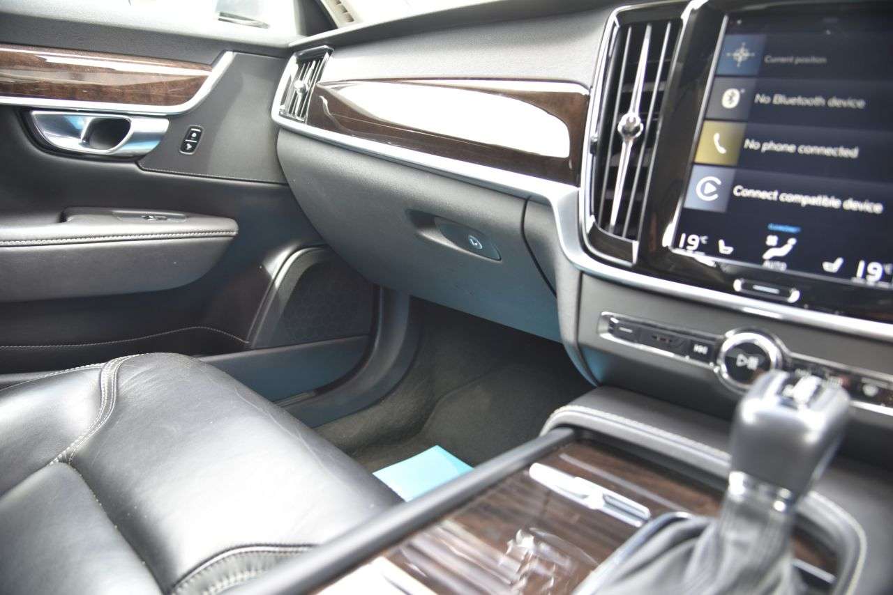 2017 VOLVO V90 2017 VOLVO V90