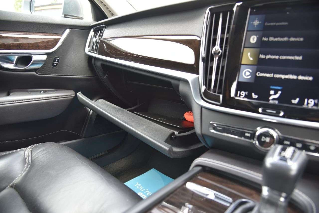 2017 VOLVO V90 2017 VOLVO V90