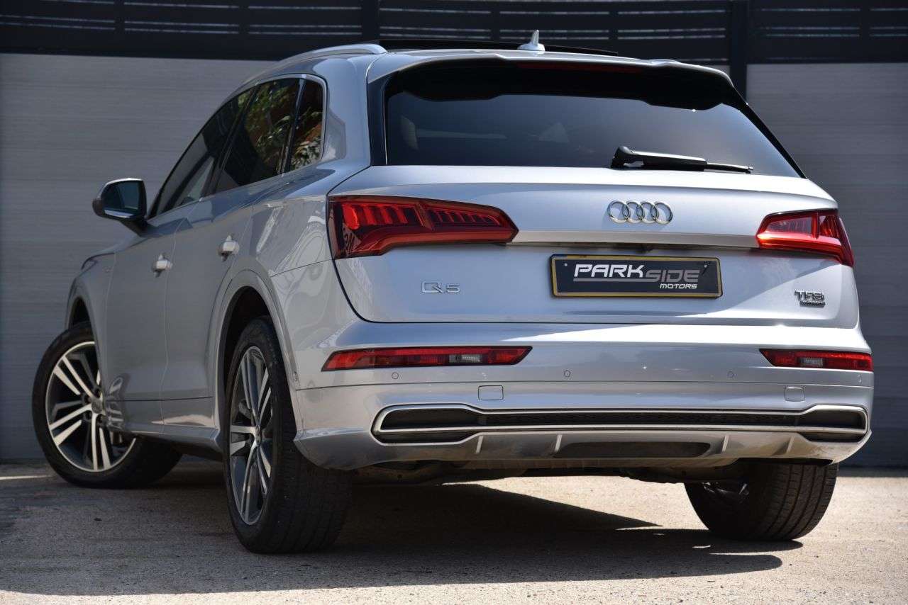 A 2017 AUDI Q5 2.0 TFSI S line SUV 5dr Petrol S Tronic quattro Euro 6 (s/s) (252 ps) SATNA A 2017 AUDI Q5 2.0 TFSI S line SUV 5dr Petrol S Tronic quattro Euro 6 (s/s) (252 ps) SATNA