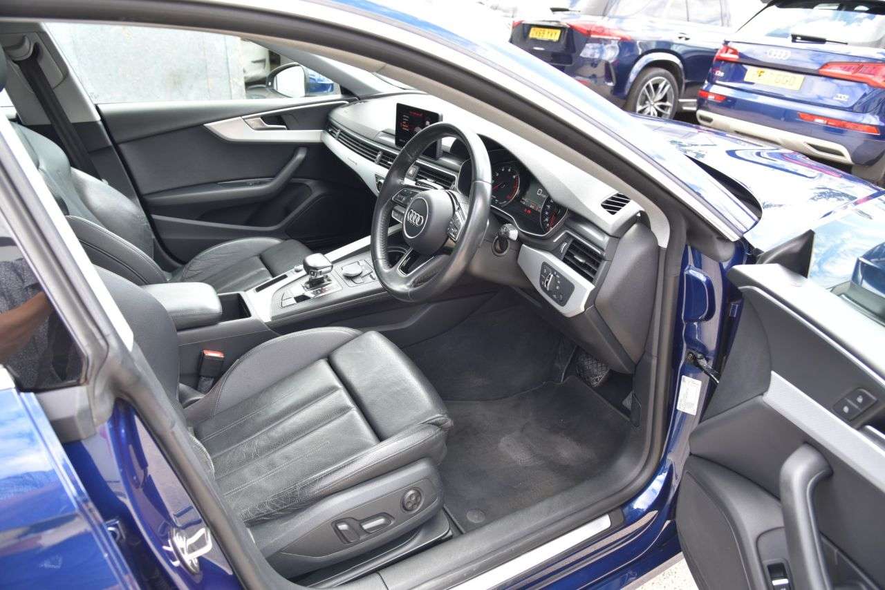 A 2017 AUDI A5 2.0 TFSI Sport Sportback 5dr Petrol S Tronic quattro Euro 6 (s/s) (252 ps) A 2017 AUDI A5 2.0 TFSI Sport Sportback 5dr Petrol S Tronic quattro Euro 6 (s/s) (252 ps)
