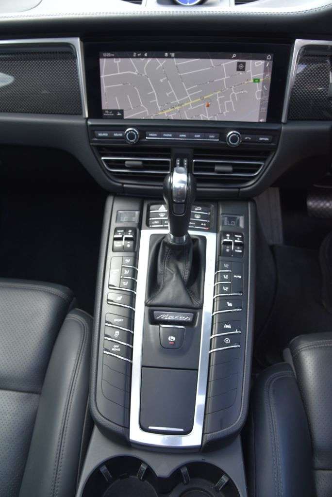 2019 PORSCHE MACAN 2019 PORSCHE MACAN