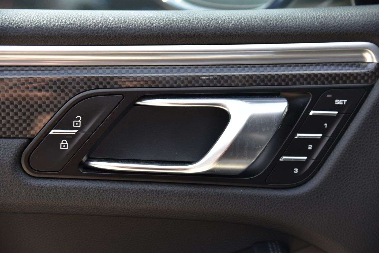 2019 PORSCHE MACAN 2019 PORSCHE MACAN