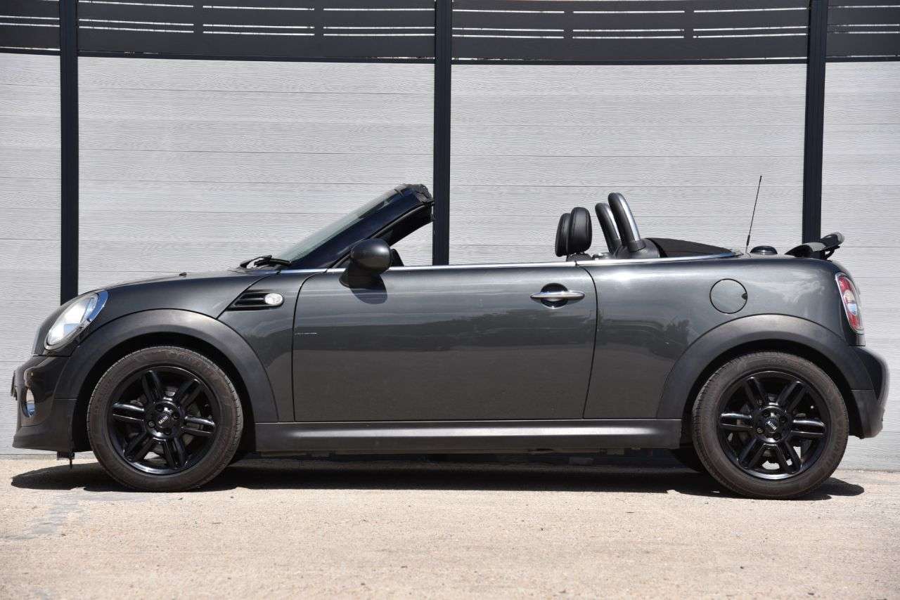 A 2015 MINI ROADSTER 1.6 Cooper Convertible 2dr Petrol Manual Euro 6 (s/s) (122 ps) HEATED SEAT A 2015 MINI ROADSTER 1.6 Cooper Convertible 2dr Petrol Manual Euro 6 (s/s) (122 ps) HEATED SEAT