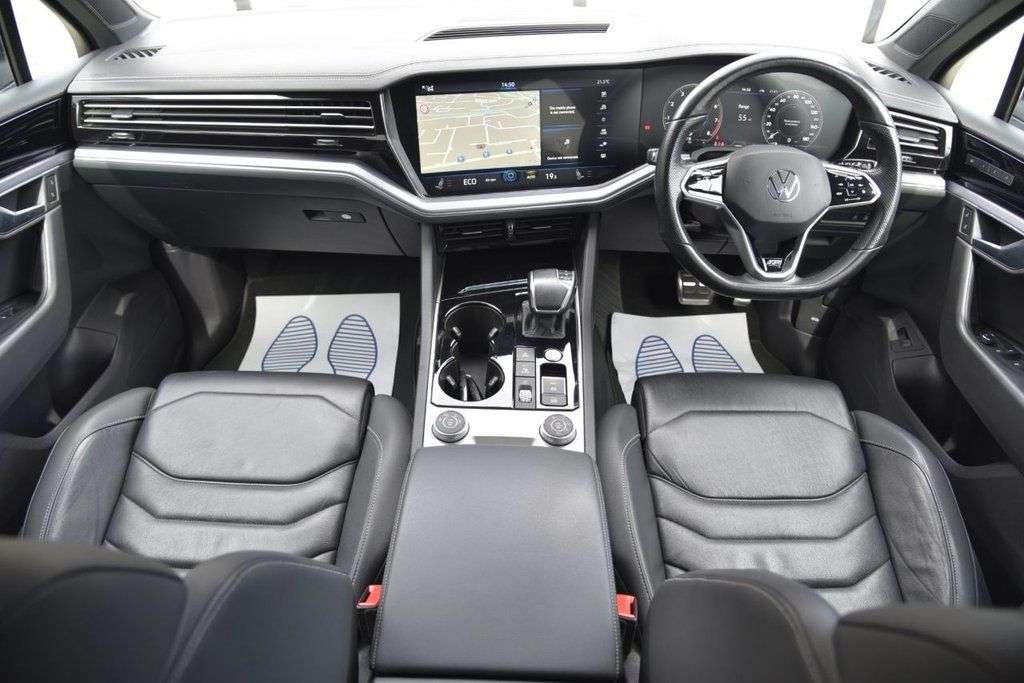 A 2020 VOLKSWAGEN TOUAREG 3.0 TSI V6 Black Edition SUV 5dr Petrol Tiptronic 4Motion Euro 6 (s/s) (340 A 2020 VOLKSWAGEN TOUAREG 3.0 TSI V6 Black Edition SUV 5dr Petrol Tiptronic 4Motion Euro 6 (s/s) (340