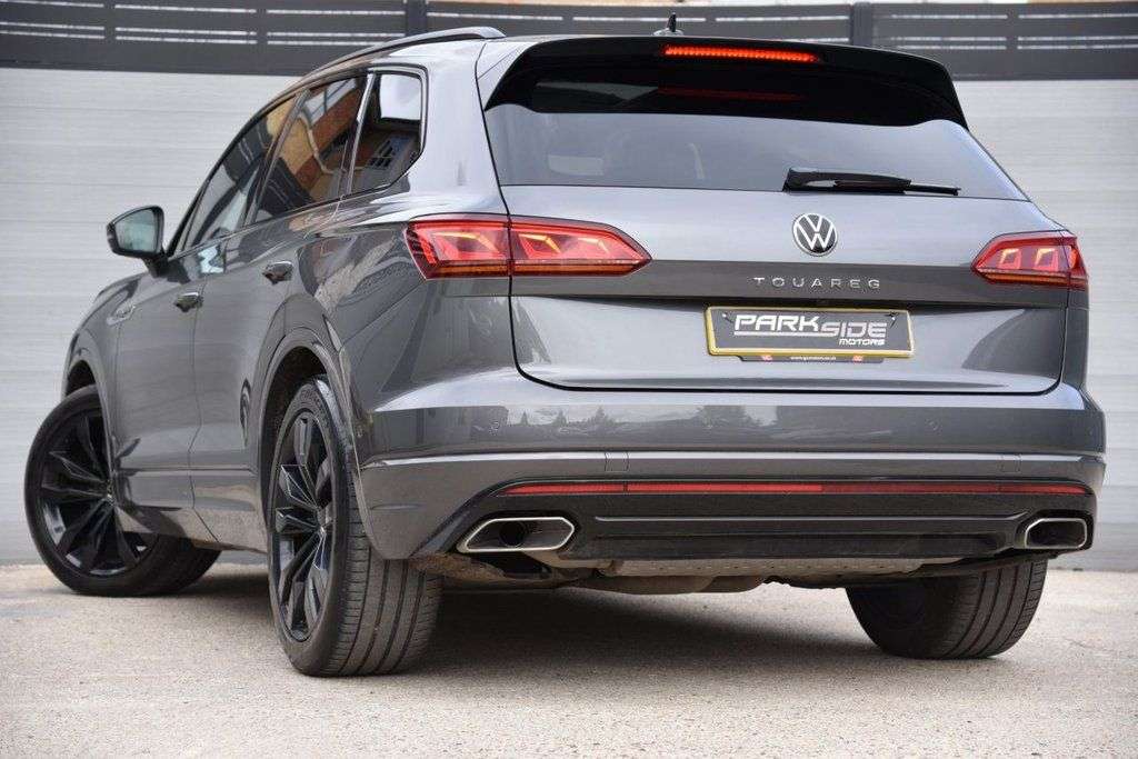 A 2020 VOLKSWAGEN TOUAREG 3.0 TSI V6 Black Edition SUV 5dr Petrol Tiptronic 4Motion Euro 6 (s/s) (340 A 2020 VOLKSWAGEN TOUAREG 3.0 TSI V6 Black Edition SUV 5dr Petrol Tiptronic 4Motion Euro 6 (s/s) (340