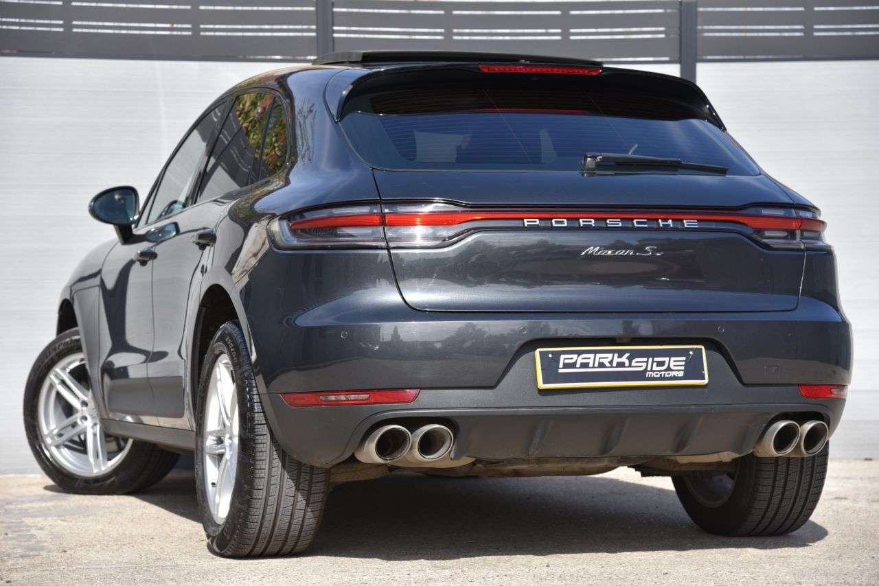 A 2019 PORSCHE MACAN 3.0T V6 S SUV 5dr Petrol PDK 4WD Euro 6 (s/s) (354 ps) RED LEATHERS | 19" T A 2019 PORSCHE MACAN 3.0T V6 S SUV 5dr Petrol PDK 4WD Euro 6 (s/s) (354 ps) RED LEATHERS | 19" T