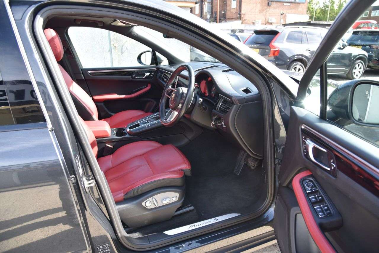 2019 PORSCHE MACAN 2019 PORSCHE MACAN