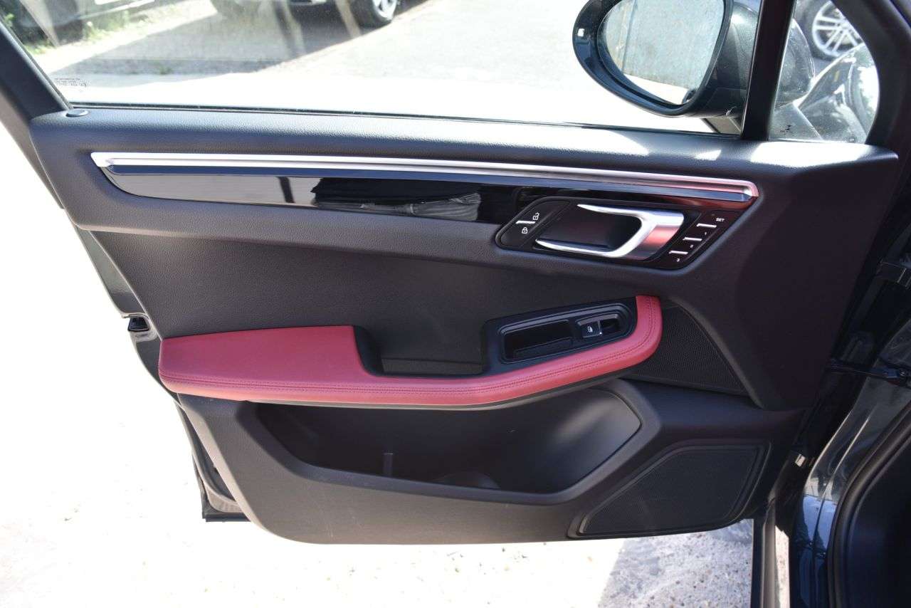 2019 PORSCHE MACAN 2019 PORSCHE MACAN