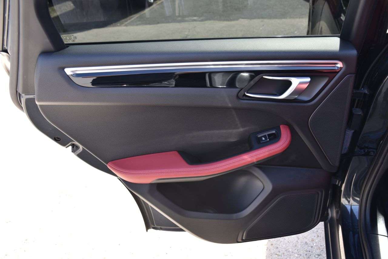 2019 PORSCHE MACAN 2019 PORSCHE MACAN