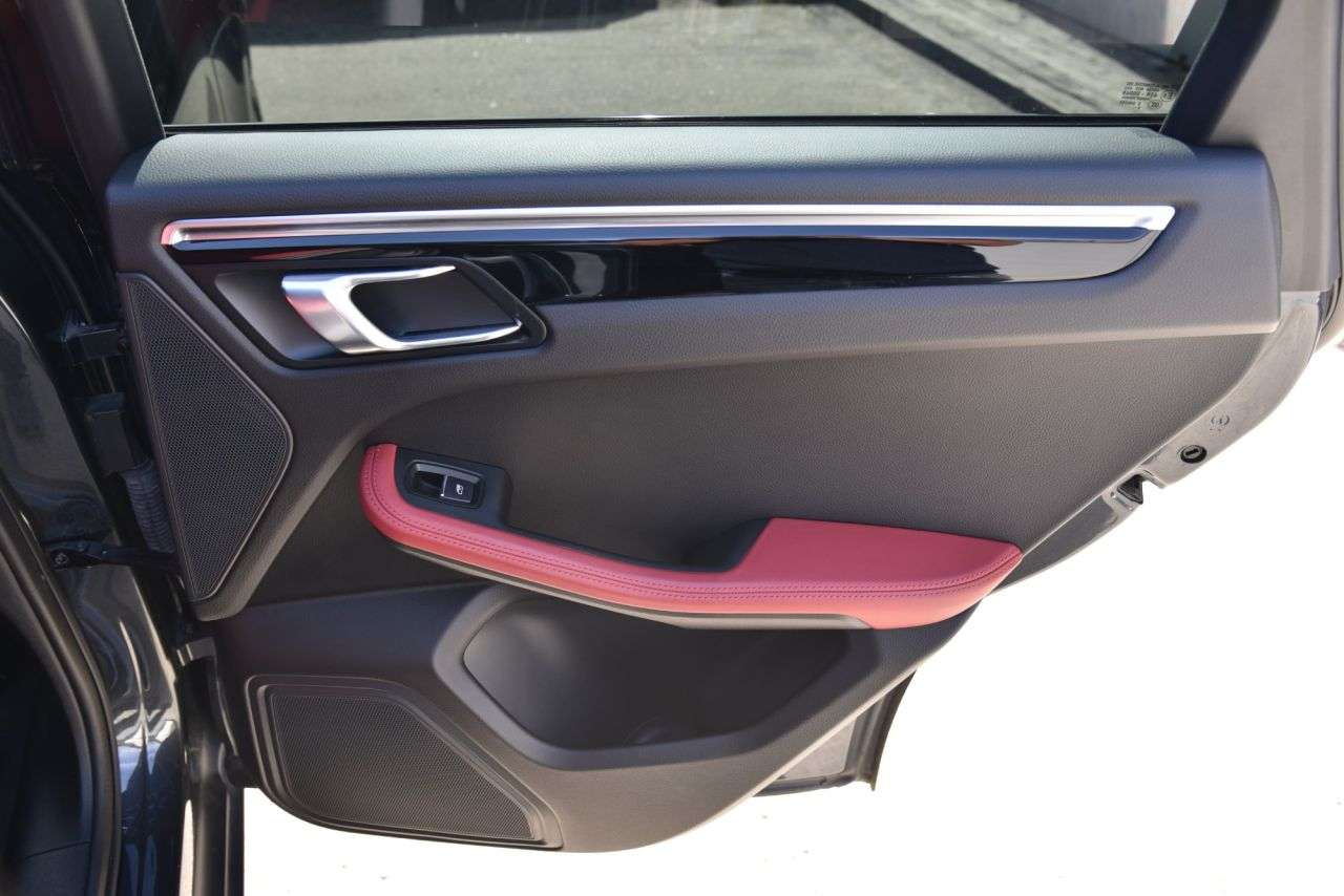 2019 PORSCHE MACAN 2019 PORSCHE MACAN