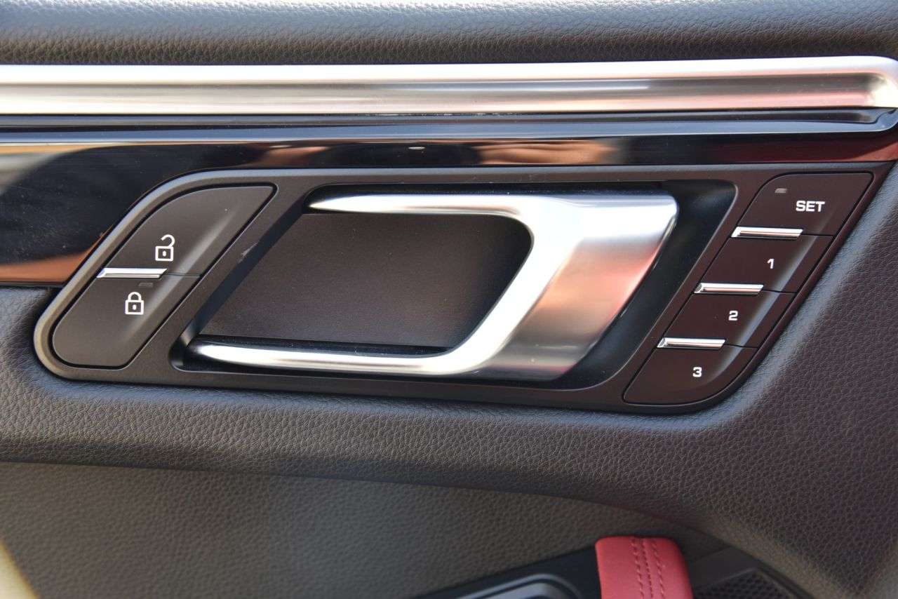 2019 PORSCHE MACAN 2019 PORSCHE MACAN